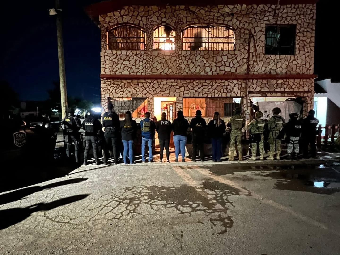 Catea casa FGE y encuentra droga