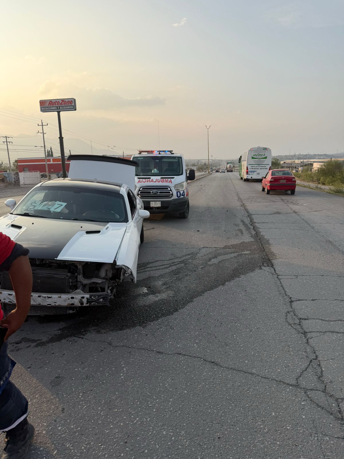 Choca auto deportivo; apenas iba a comprarlo