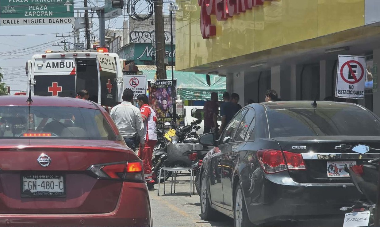 Se desvanece por golpe de calor adulto mayor