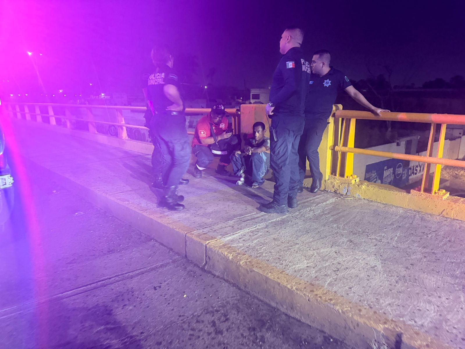EVITAN TRAGEDIA EN PUENTE DE CALICANTO