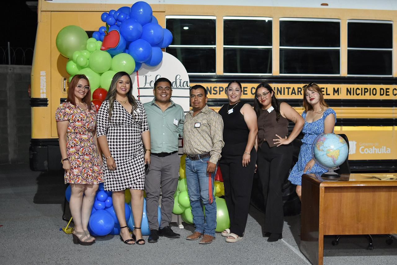 Festejan la labor de los docentes