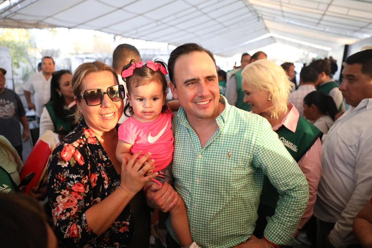 FELICIDADES PARA TODAS LAS MAMÁS DE COAHUILA: MANOLO