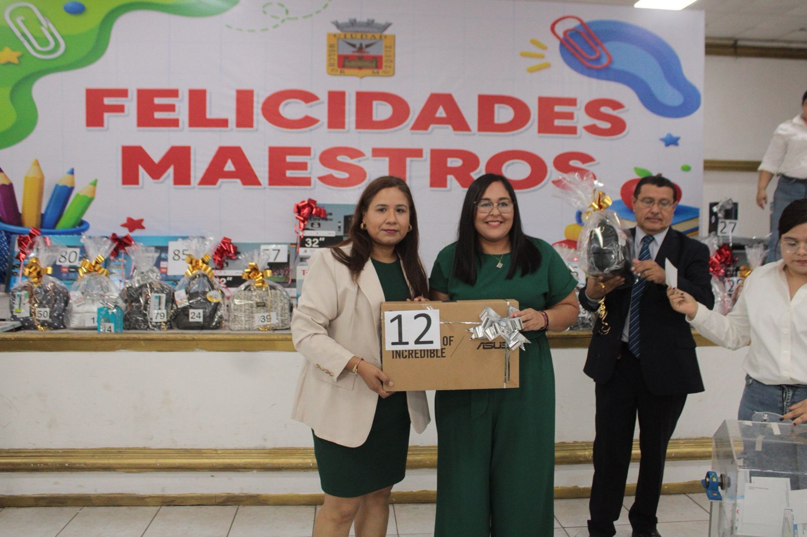 Reconocen la labor de quienes forjan las nuevas generaciones