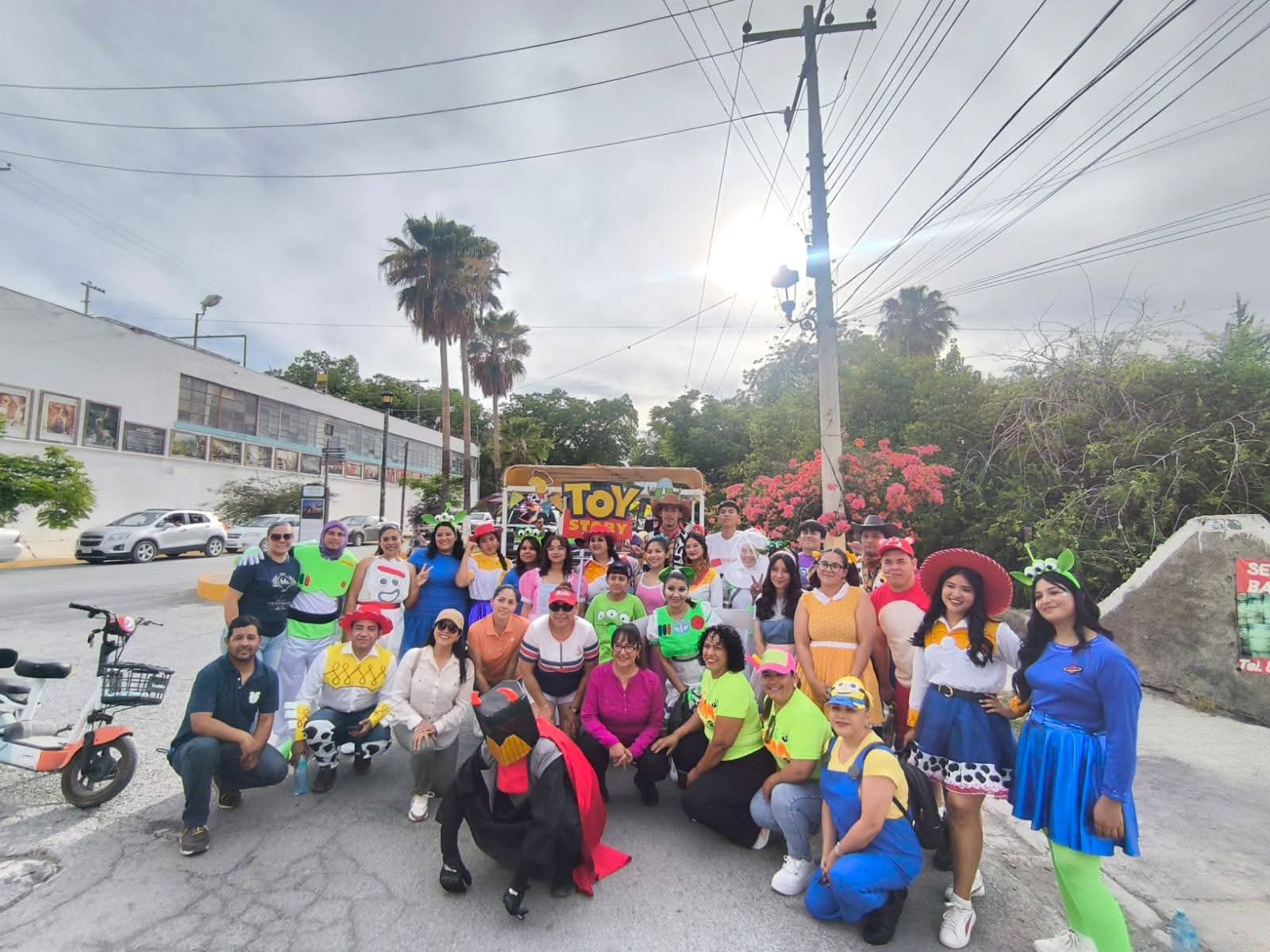 Brilla Normal de Parras con su desfile infantil