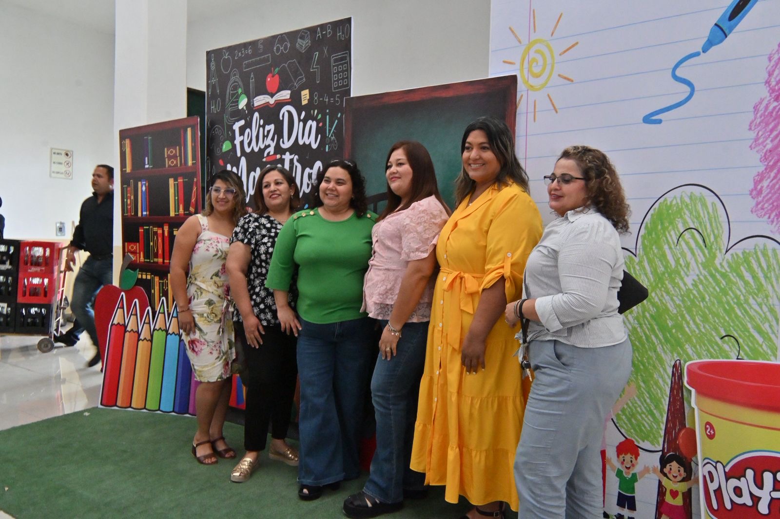 Celebran a los profesores en su día en San Buena