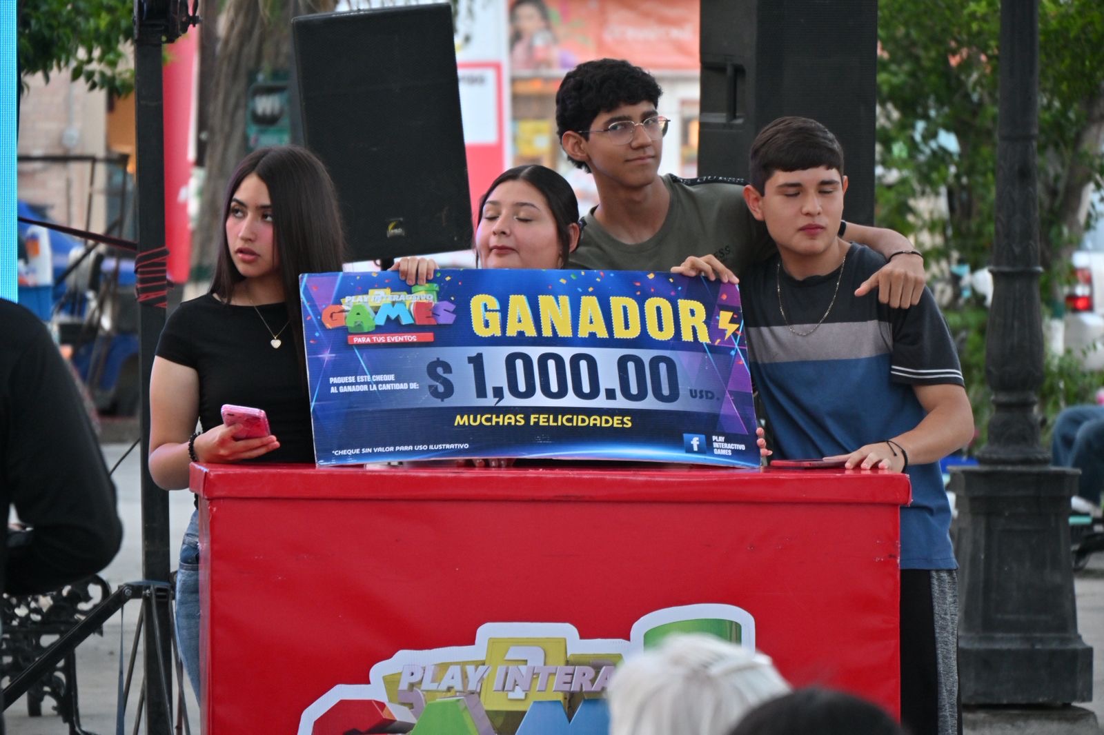Al estilo “100 Mexicanos Dijeron” festejan estudiantes en San Buena