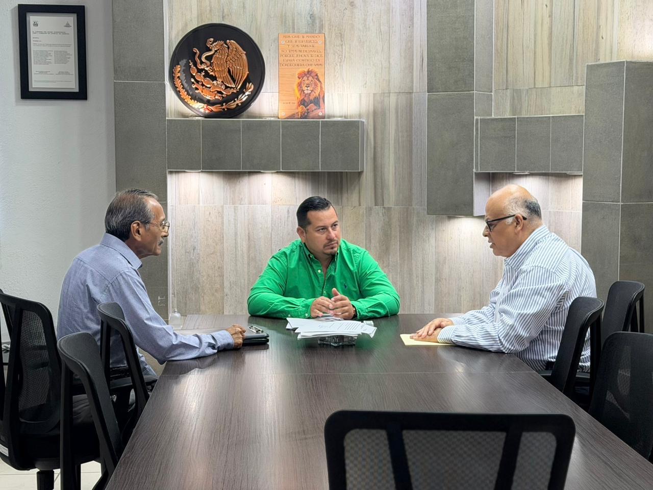JAVIER FLORES MANTIENE LA ATENCIÓN CIUDADANA DURANTE FIN DE SEMANA