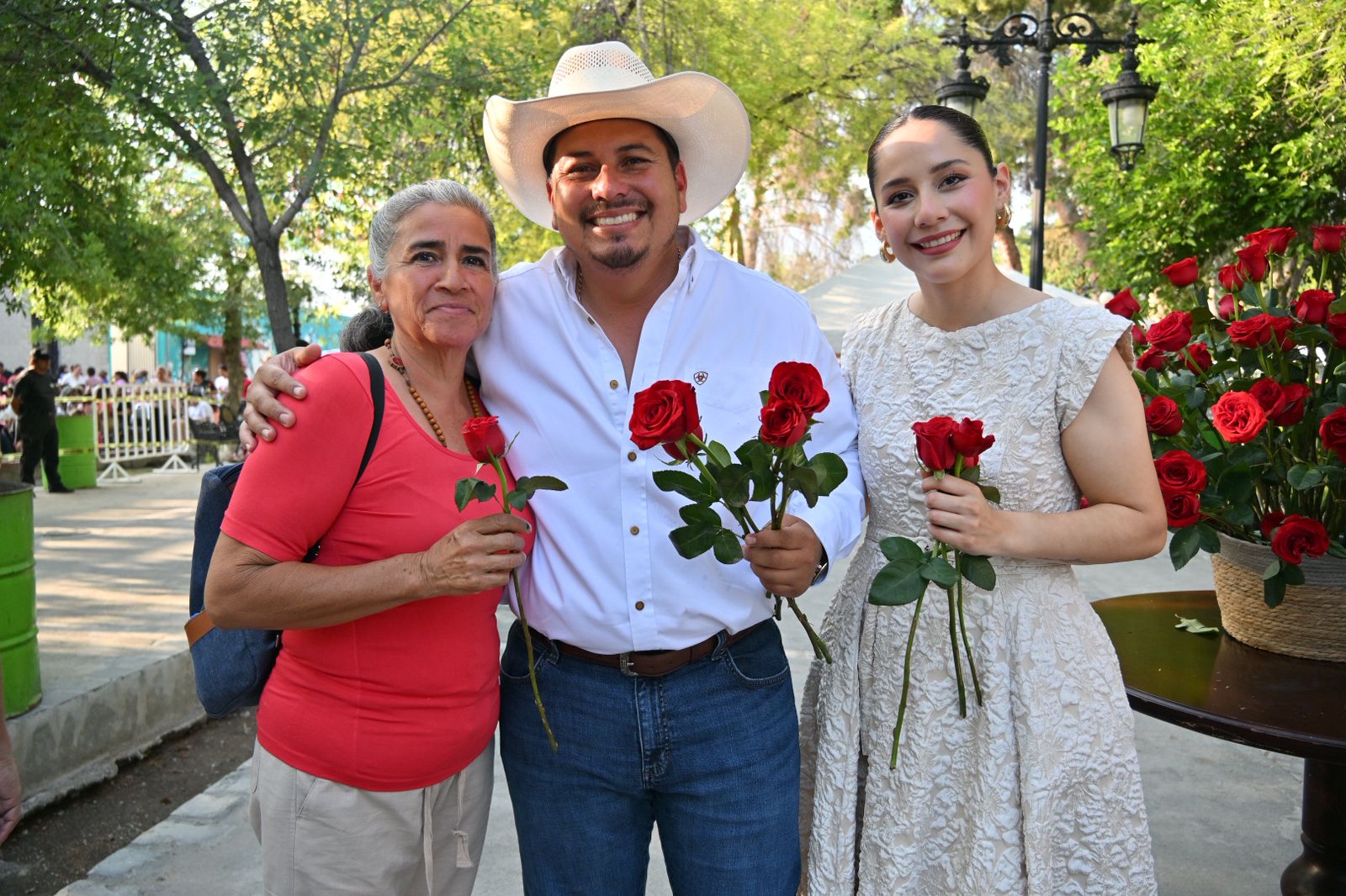FELICITA JAVIER A LAS MAMÁS DE SAN BUENA