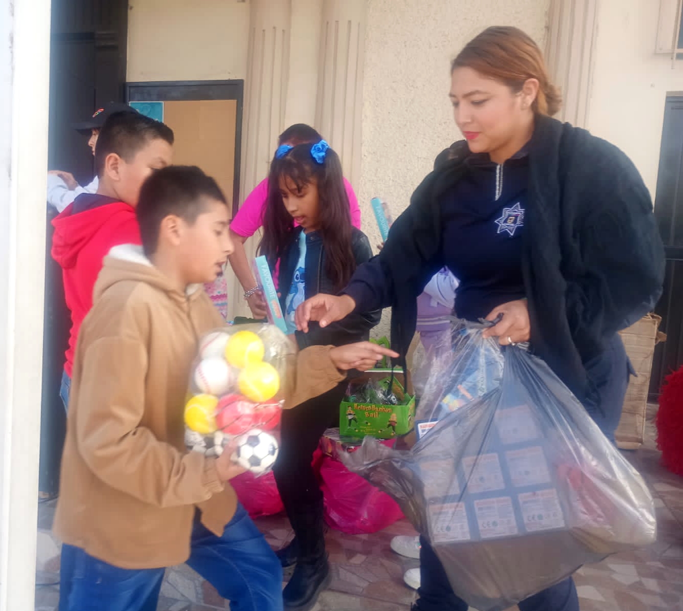 Policías de Frontera conviven con niños
