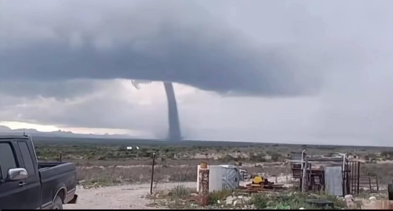 Azotan dos tornados al Norte de Coahuila