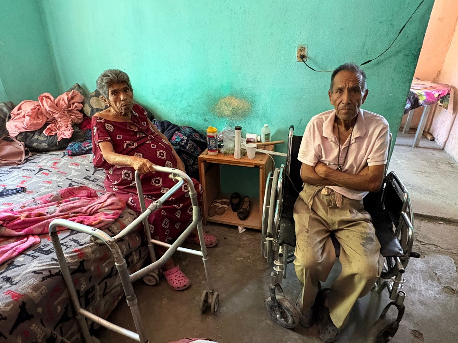 Entre enfermedad y miseria viven abuelos de Dominic