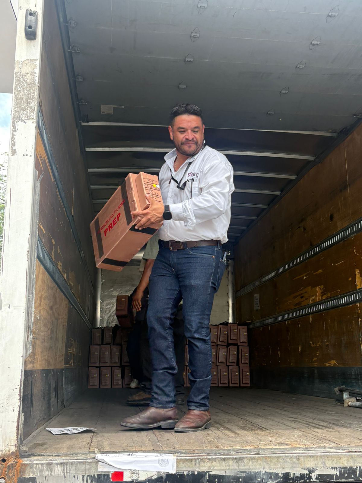 Todo listo para la elección: llega paquetería electoral