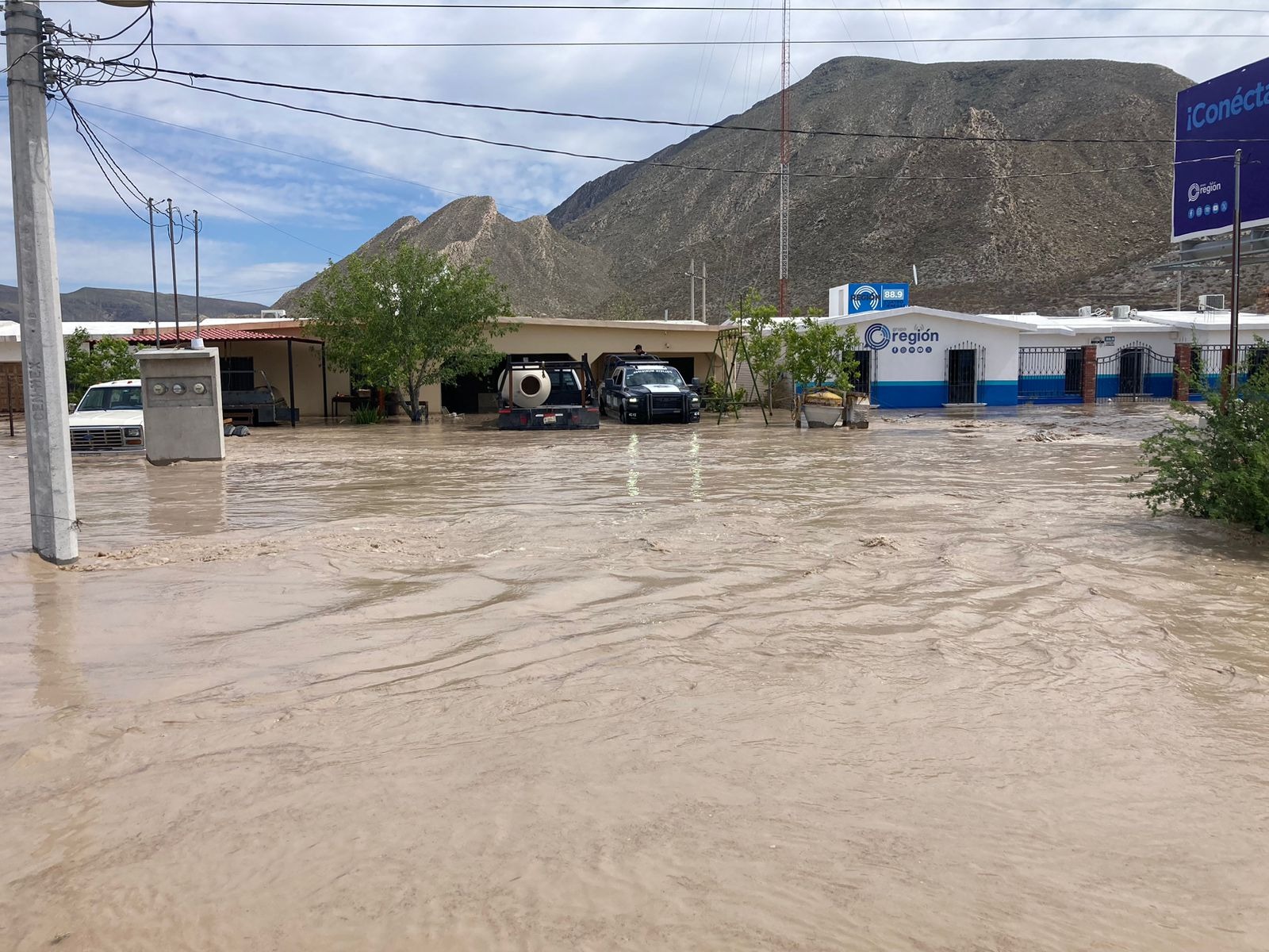 SUSPENDEN TORMENTAS SERVICIOS DE LUZ EN 4-C