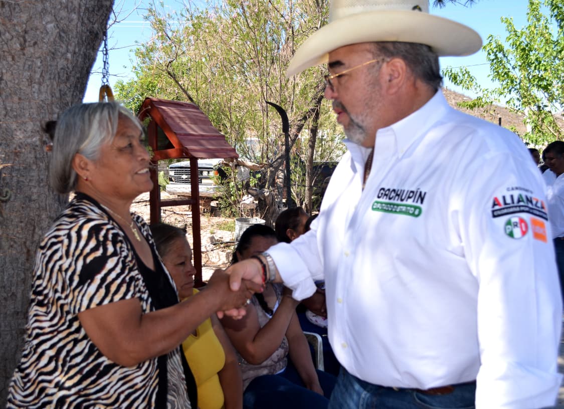 Gachupín refrenda su compromiso con el campo durante encuentro con familias del ejido San José de Carranza