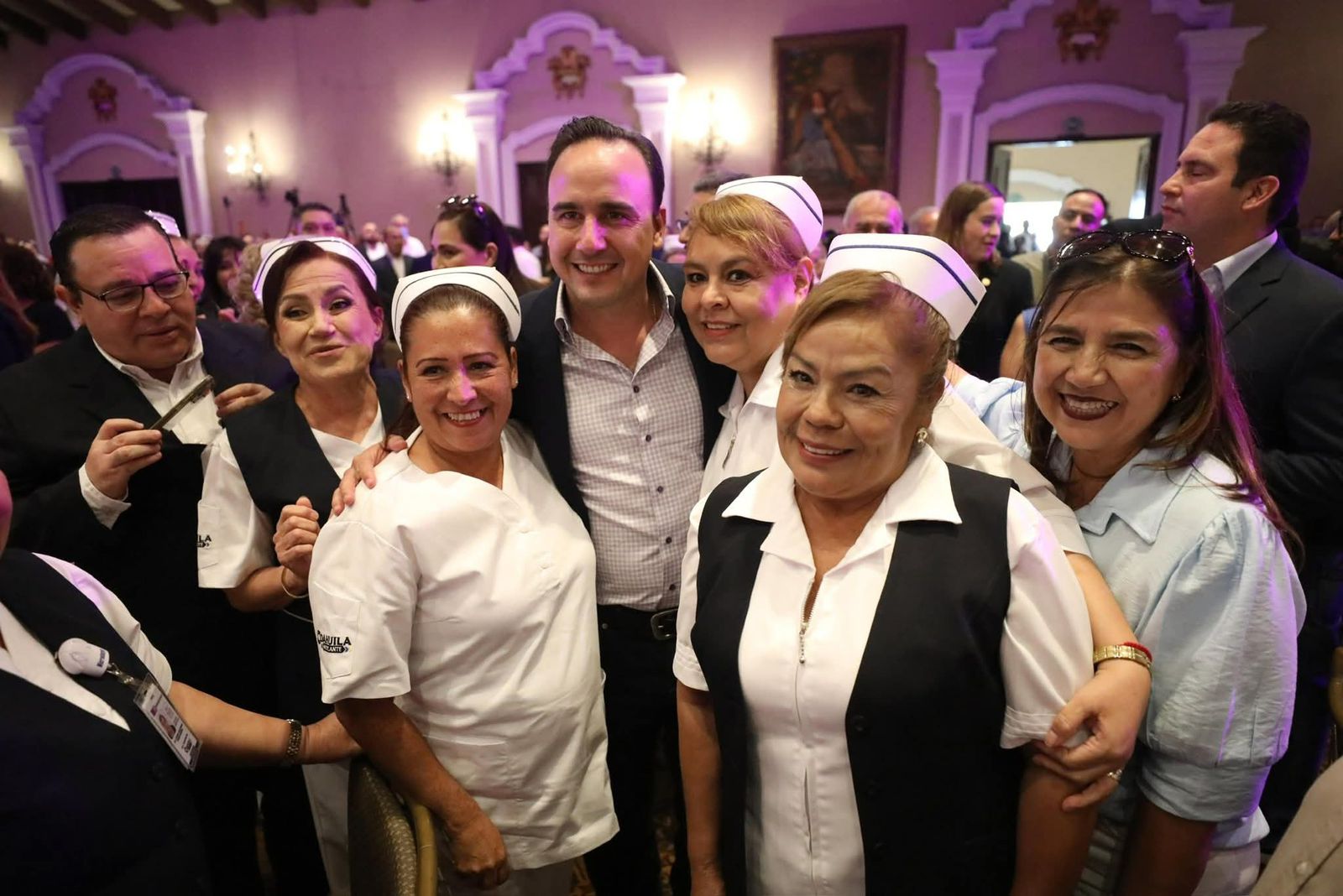 EN EQUIPO CON LAS Y LOS ENFERMEROS DE COAHUILA, FORTALECEMOS NUESTRO SISTEMA DE SALUD; MANOLO