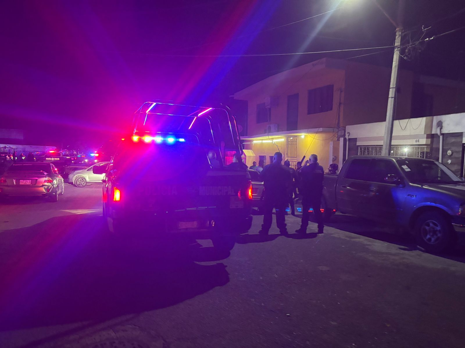 Deja a sus tres niñas solas para irse de fiesta