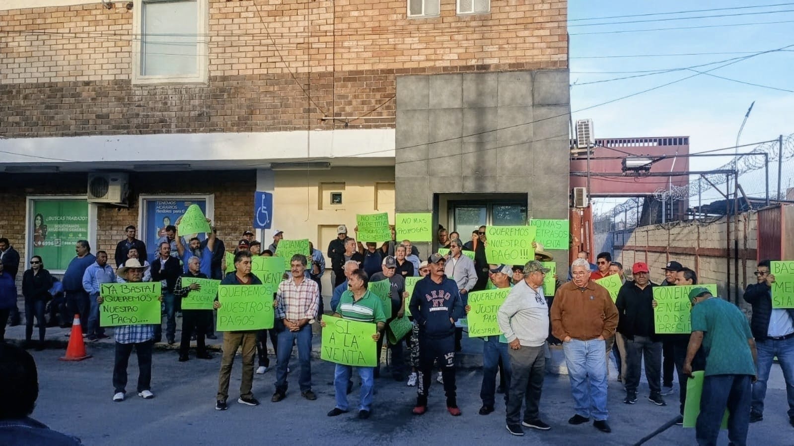 Acuerdan bloquear 57 ex obreros de AHMSA