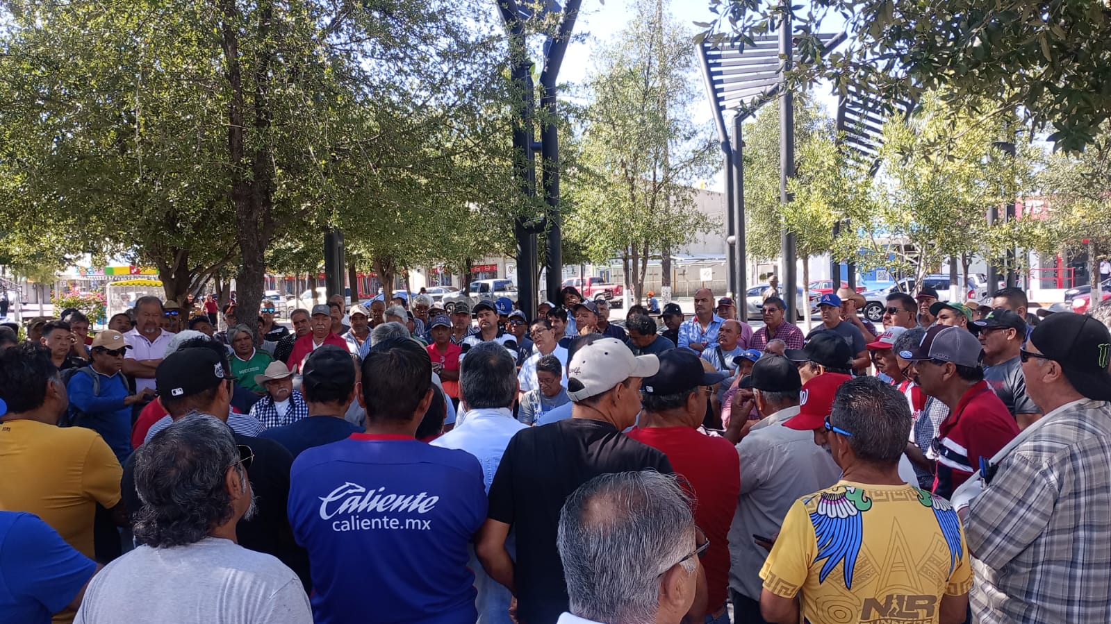 Rechazan ex obreros la intromisión de partidos