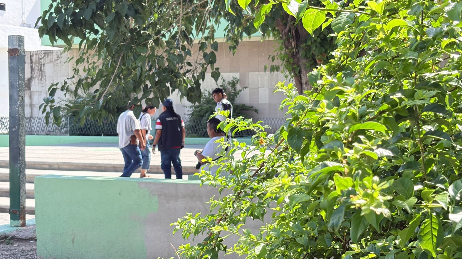 Saca a las calles el IMSS a familiares de pacientes