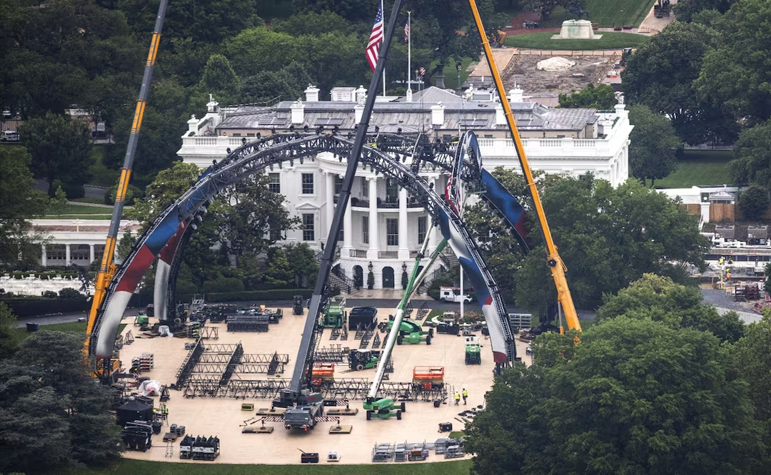 Construyen un estadio en jardín de la Casa Blanca; es para pelea de la UFC por el cumpleaños de Trump