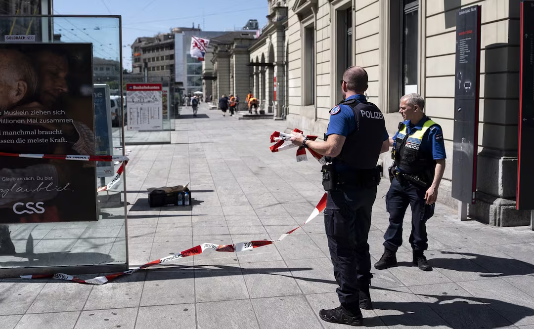 Hombre apuñal4 a 3 personas en estación de tren en Suiza; autoridades califican ataque como «acto de terror»