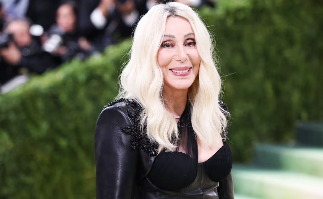 Cher habría suspendido el apoyo financiero a su hijo Elijah Blue en medio de la batalla por su tutela
