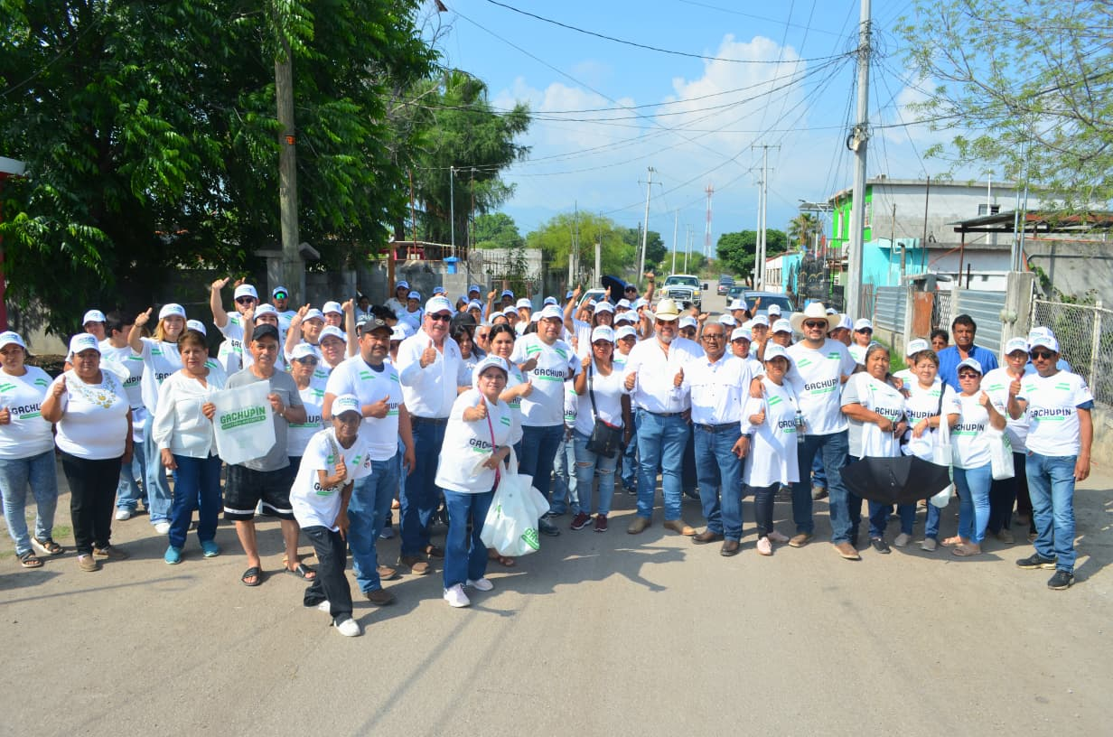 “Múzquiz va a crecer y tendremos más oportunidades”: Gachupín recorre el barrio El Bajío