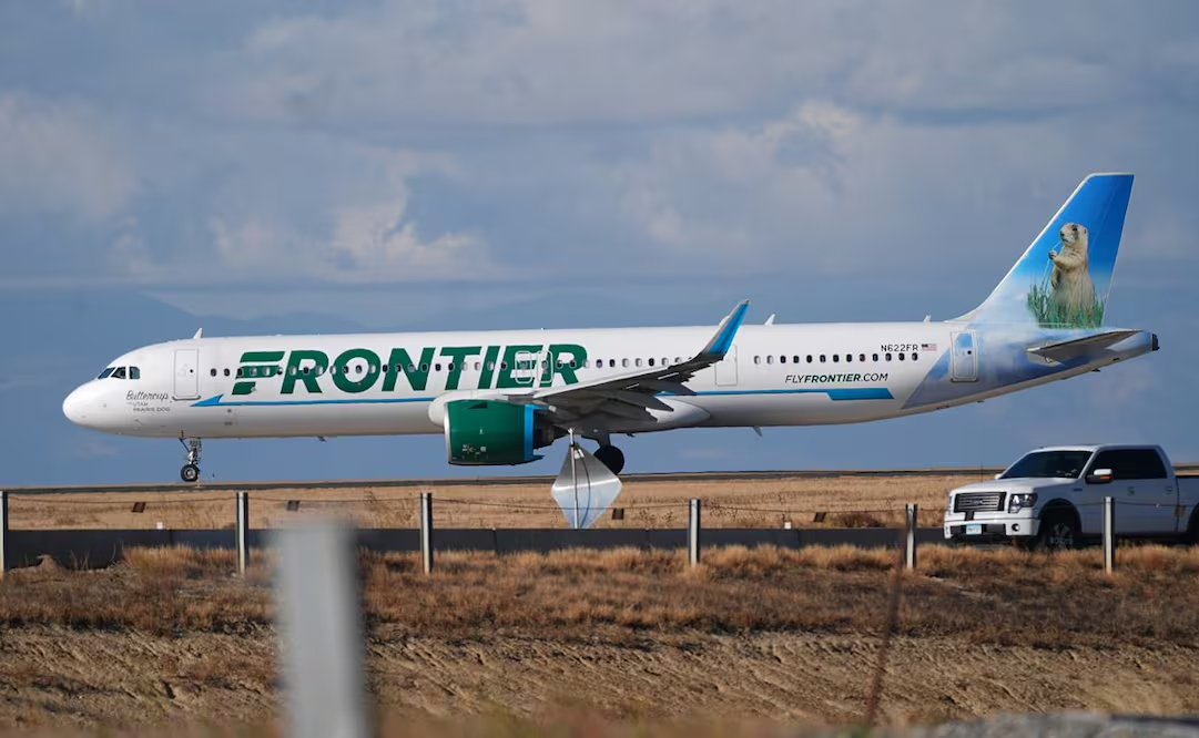 Hombre atropell4do por avión en aeropuerto de Denver quería suicid4rse: autoridades; supervisan programas de seguridad aeroportuaria