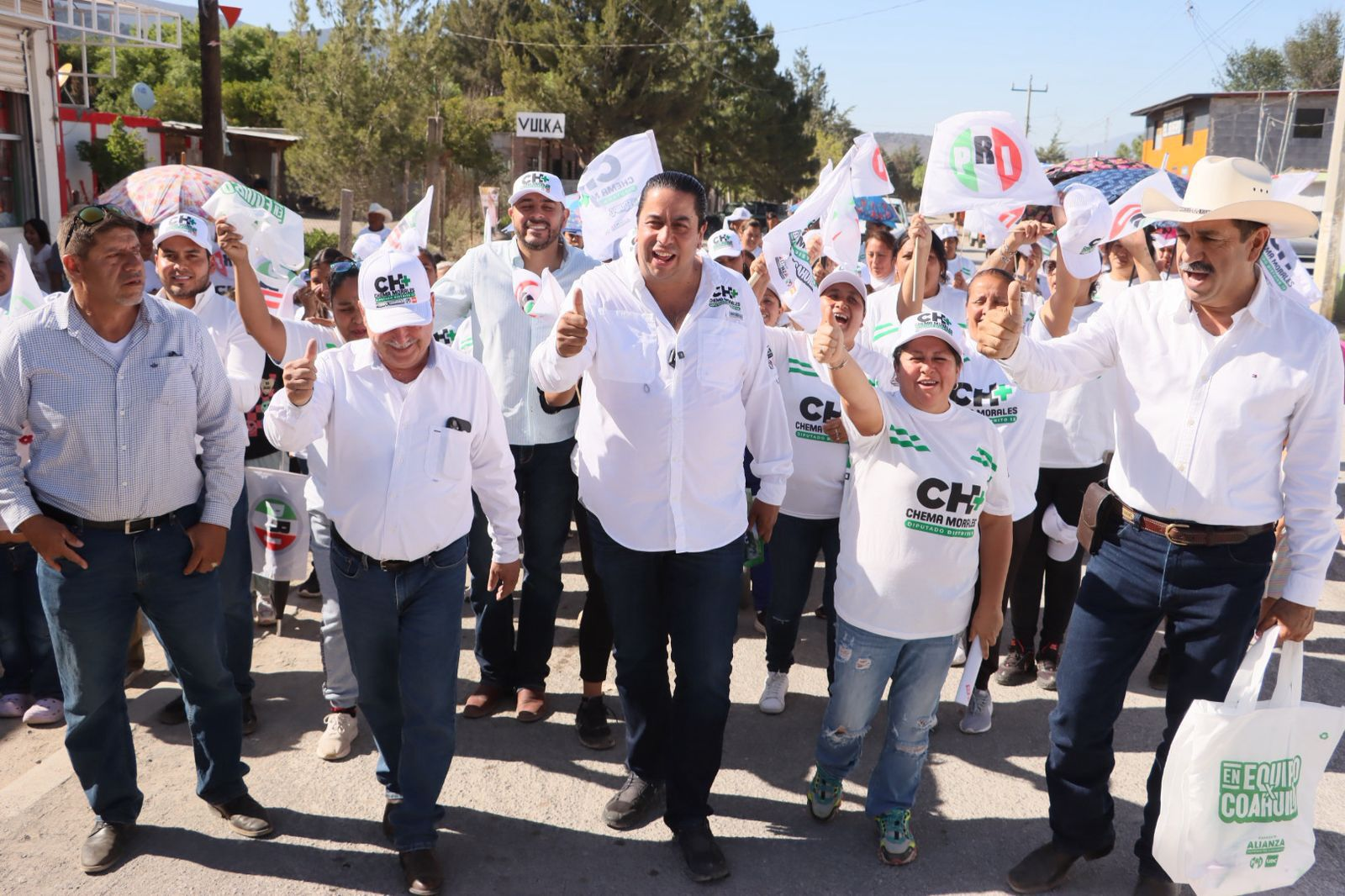 PASO A PASO, CHEMA MORALES CONSOLIDA SU CERCANÍA CON LAS FAMILIAS DEL DISTRITO 12