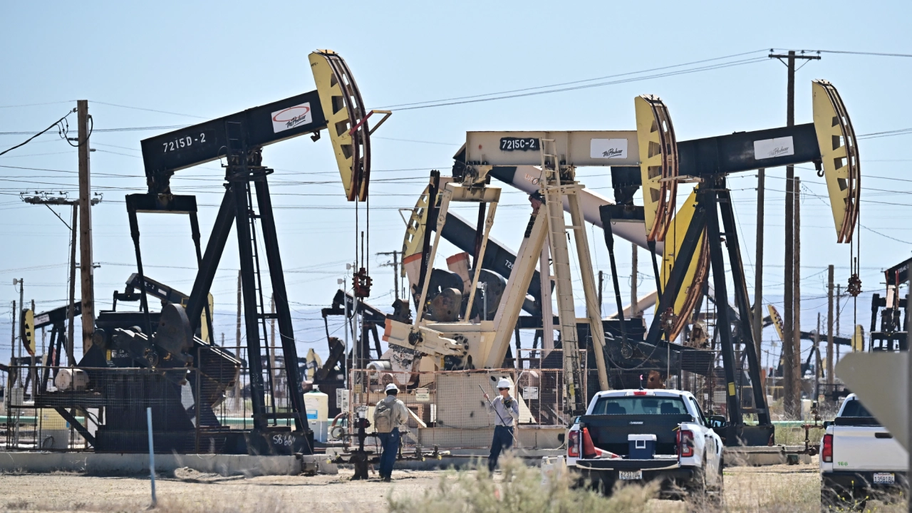Precios del petróleo suben impulsados con atención en el conflicto en Oriente Medio