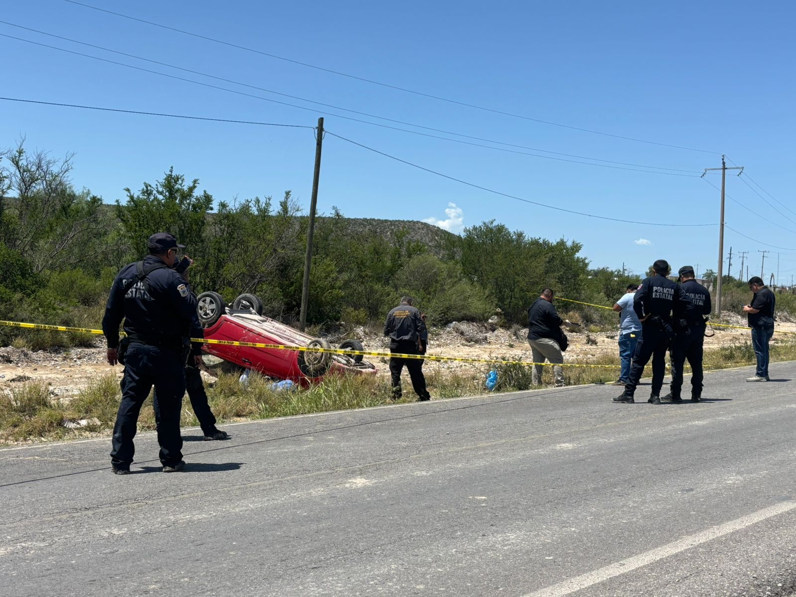 Hombre pierde la vida en volcadura en carretera a Candela