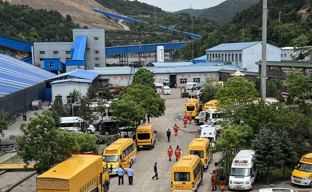 Reportan 90 mu3rtos por explosión en mina de carbón en China; Xi Jinping pide investigación exhaustiva de las causas