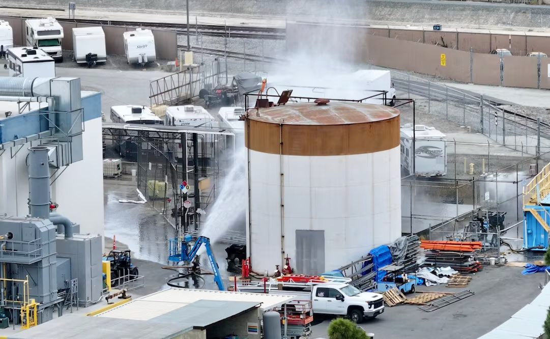 California declara emergencia por fuga de químicos tóxicos; hay riesgo de explosión