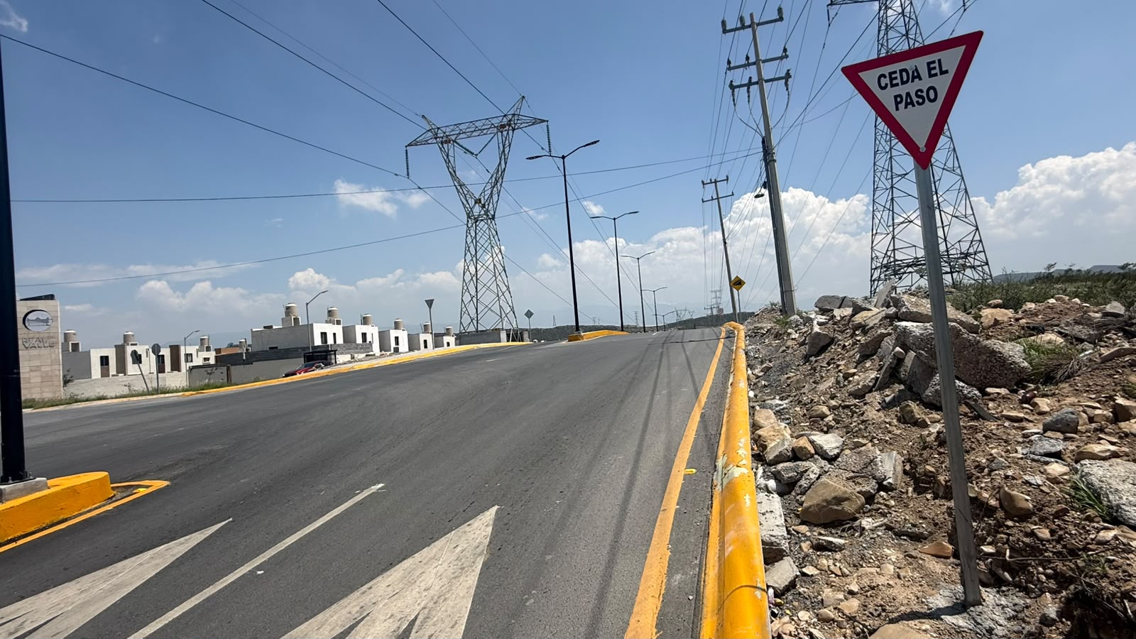 Analizan instalar topes en bulevar Real del Valle