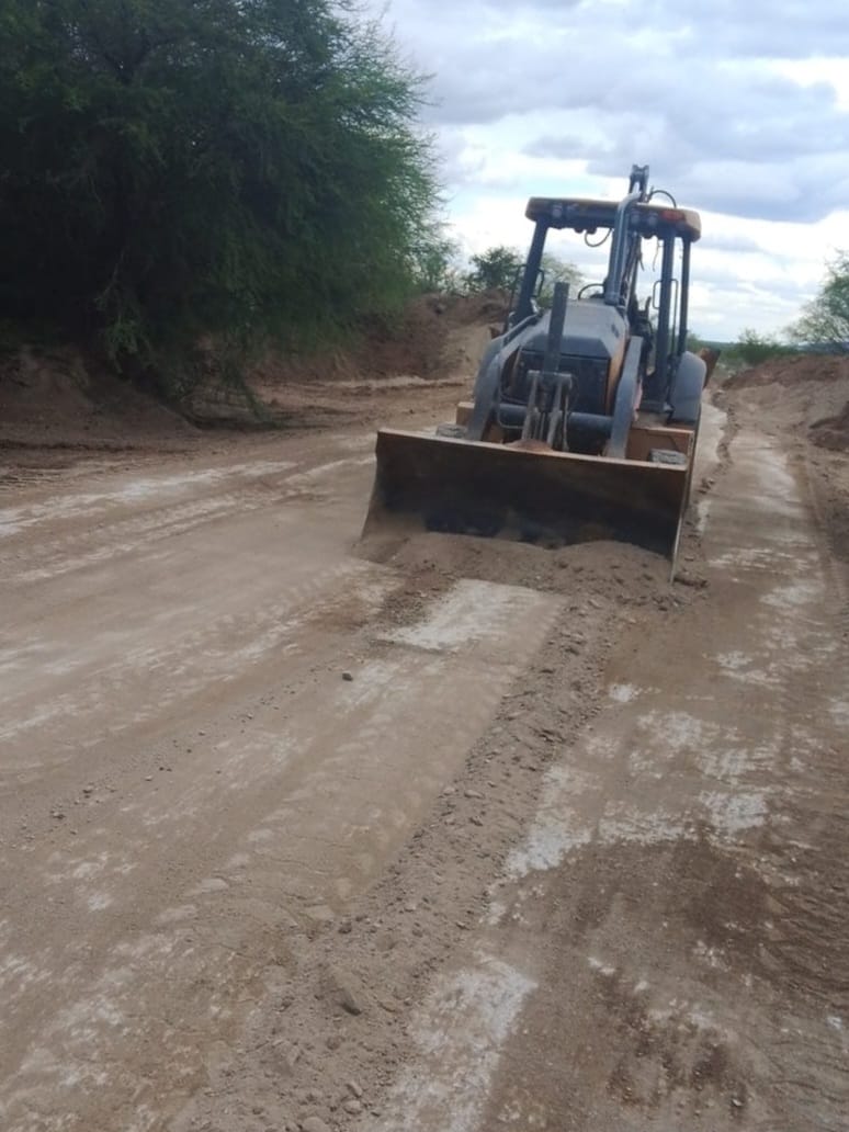 REHABILITA YESICA SIFUENTES EL CAMINO AL EJIDO DOLORES