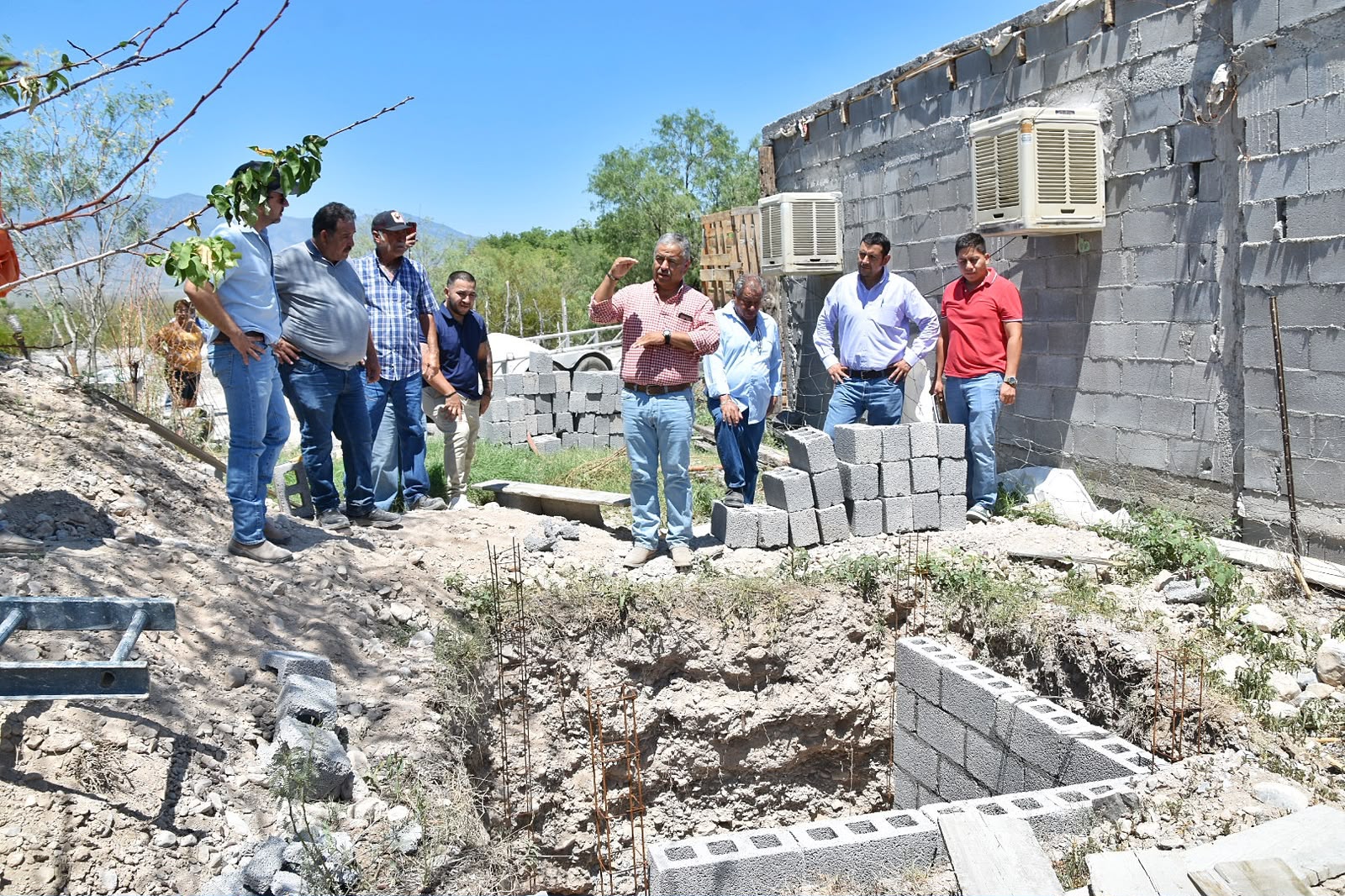 SUPERVISA VÍCTOR LEIJA AVANCE DE OBRAS EN CUATRO CIÉNEGAS