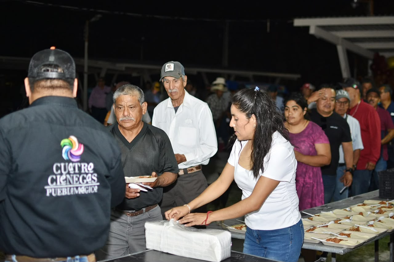 Celebran en Cuatro Ciénegas el Día del Padre con música, convivencia y diversión