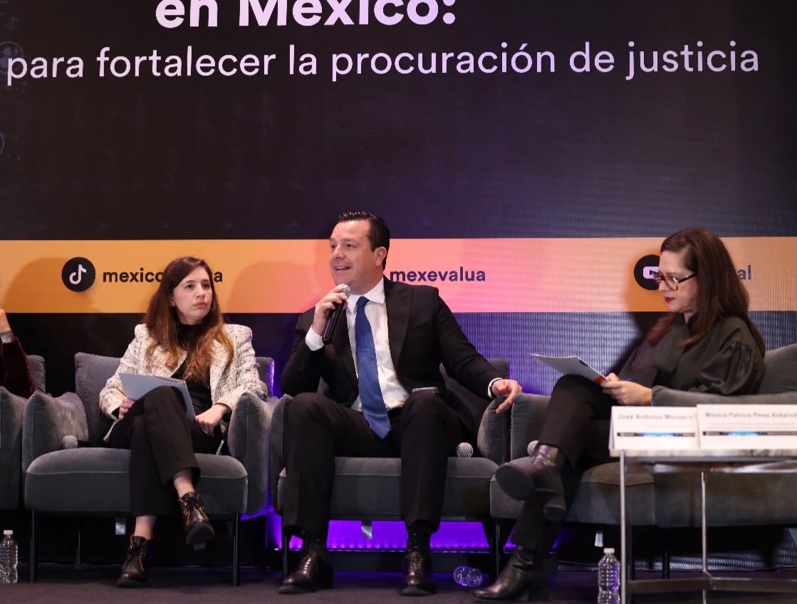 Fiscal de Coahuila expone modelo de seguridad en foro nacional