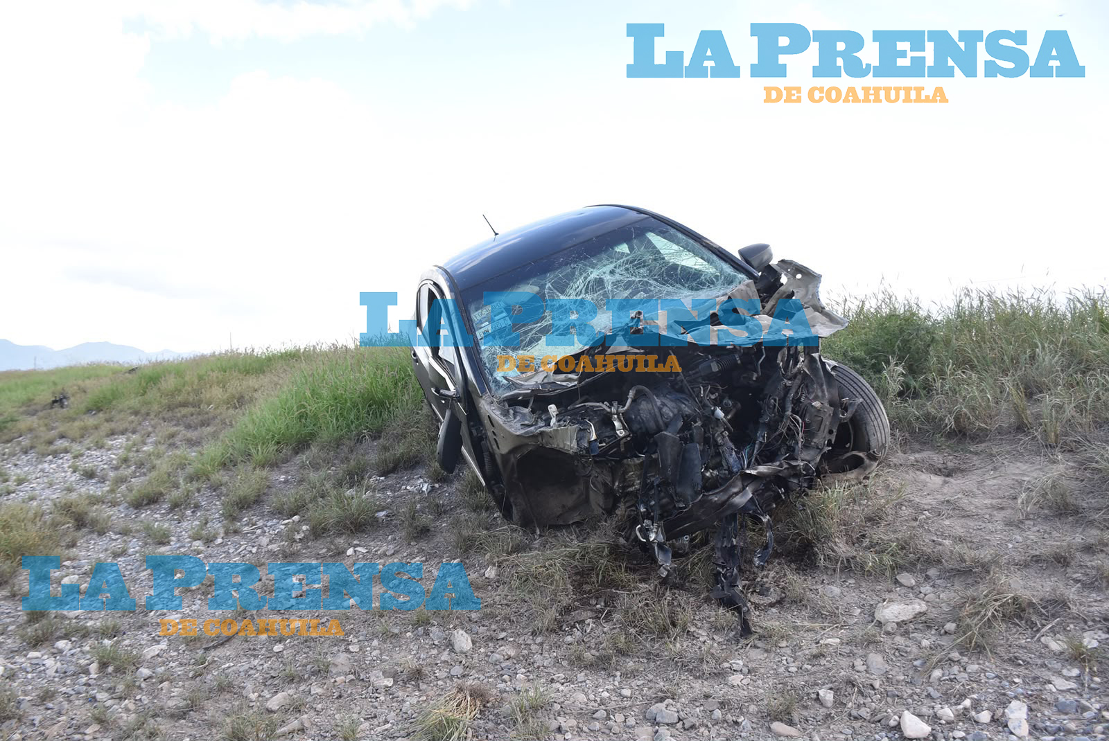 Invade carril y provoca carambola en la 57; tres lesionados y auto incendiado
