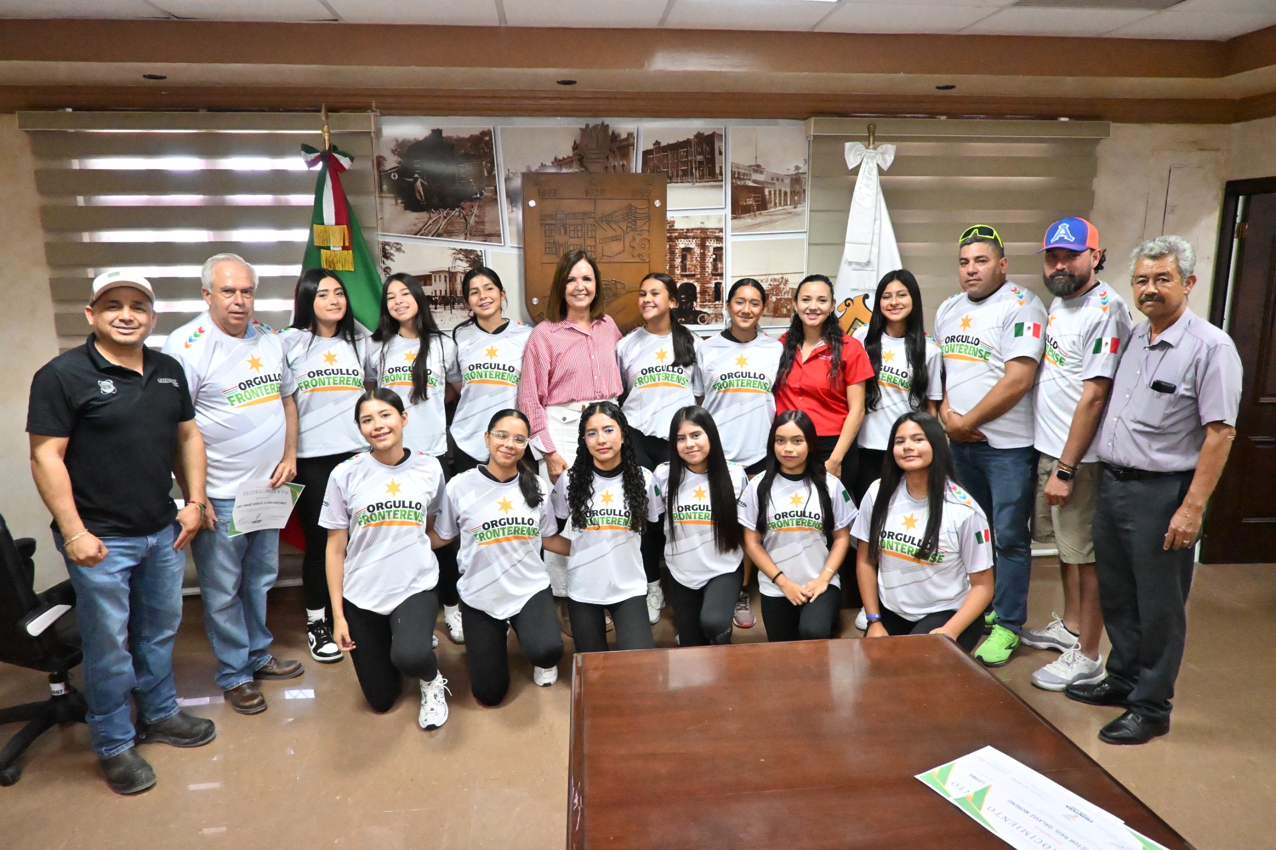 Reconocen en Frontera a subcampeonas de tochito