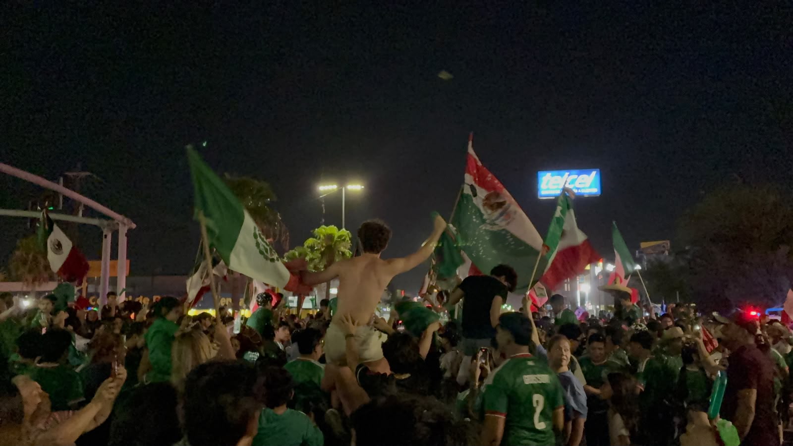 Celebra Monclova triunfo de México