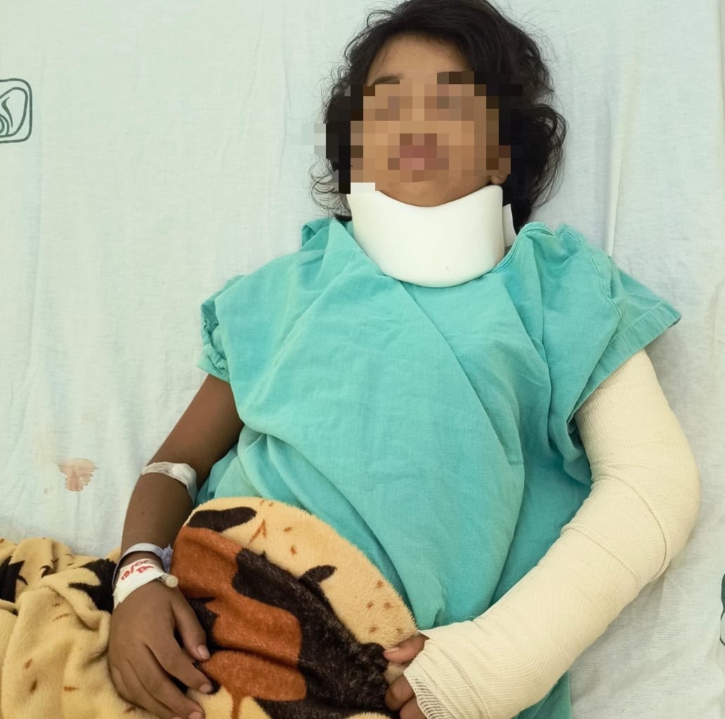 Sufre traumatismo y sordera alumna lesionada en primaria