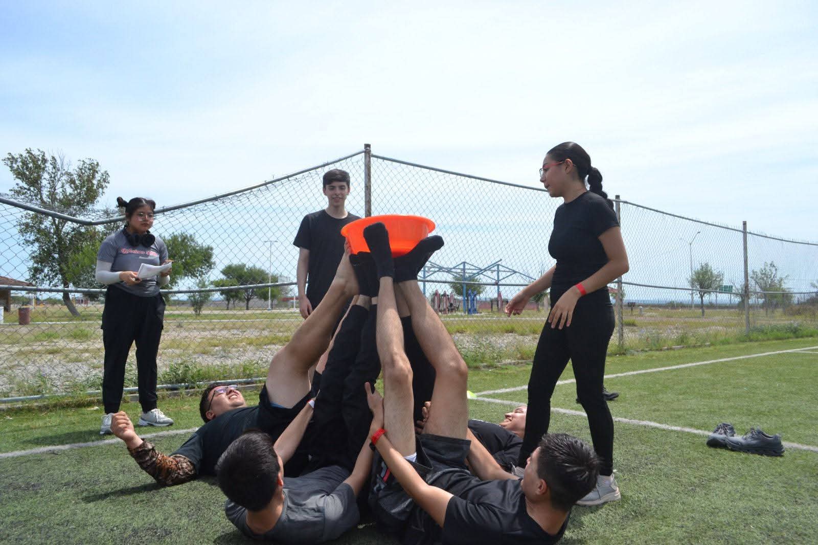 Realiza escuela de enfermería divertido rally de integración
