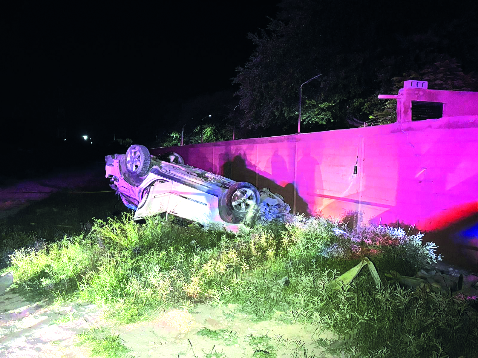 Muere en volcadura; huía tras provocar un choque