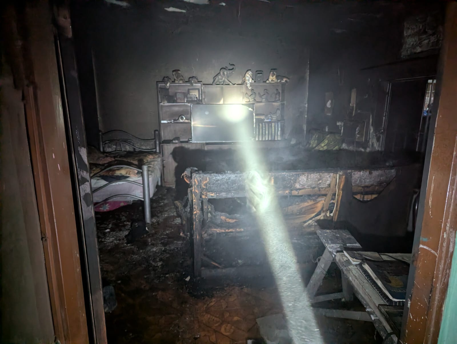 Atrapa incendio a hombre quien fallece en hospital