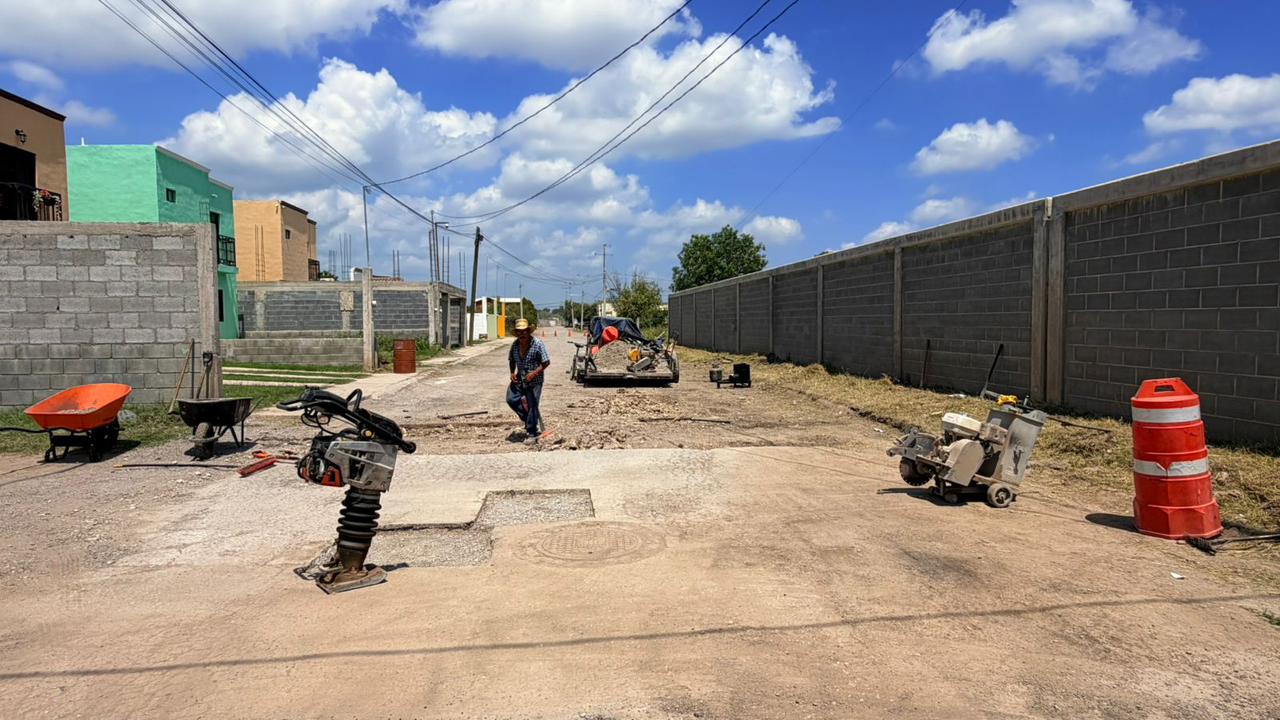 Transforman calles con brigadas de bacheo y limpieza permanente