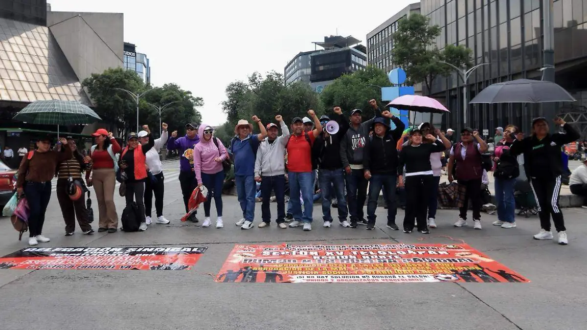 Protesta CNTE en Segob y Av. Universidad