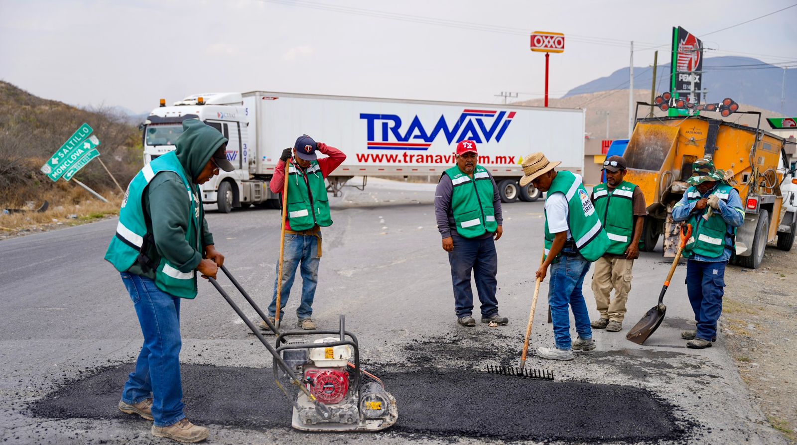 AVANZAN EN RAMOS EL BACHEO Y ALUMBRADO