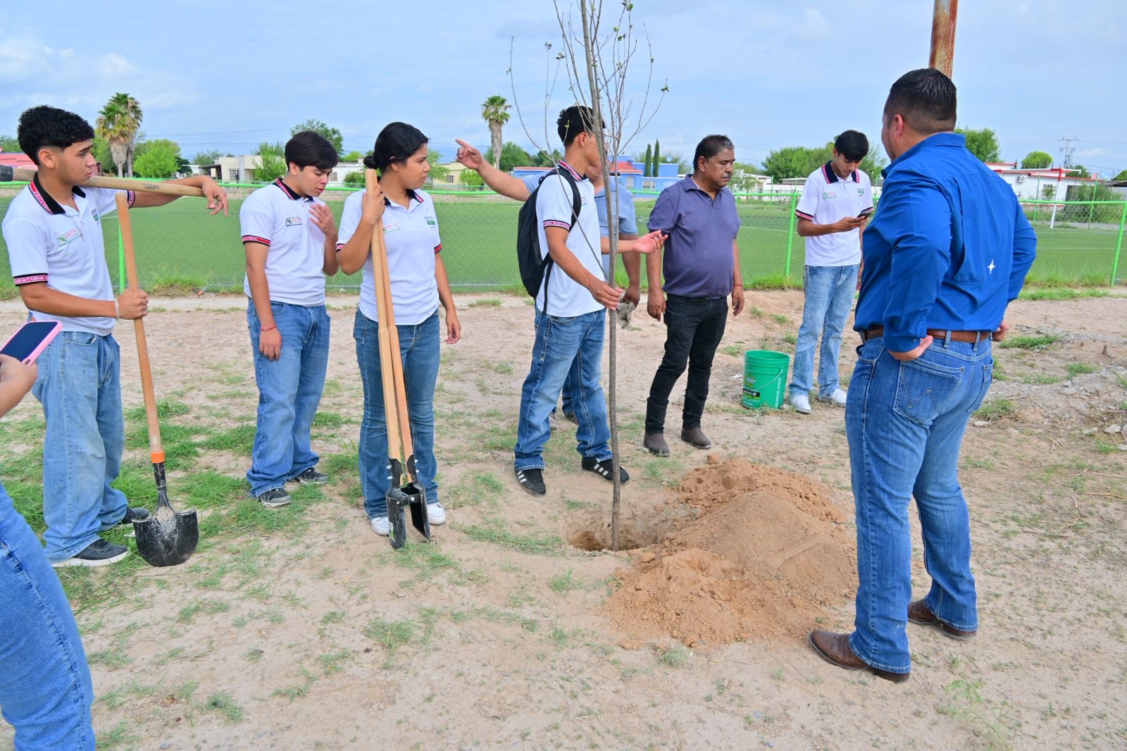 ARRANCAN EN CECYTEC “ENRAIZANDO SAN BUENA” CON SIEMBRA DE ÁRBOLES