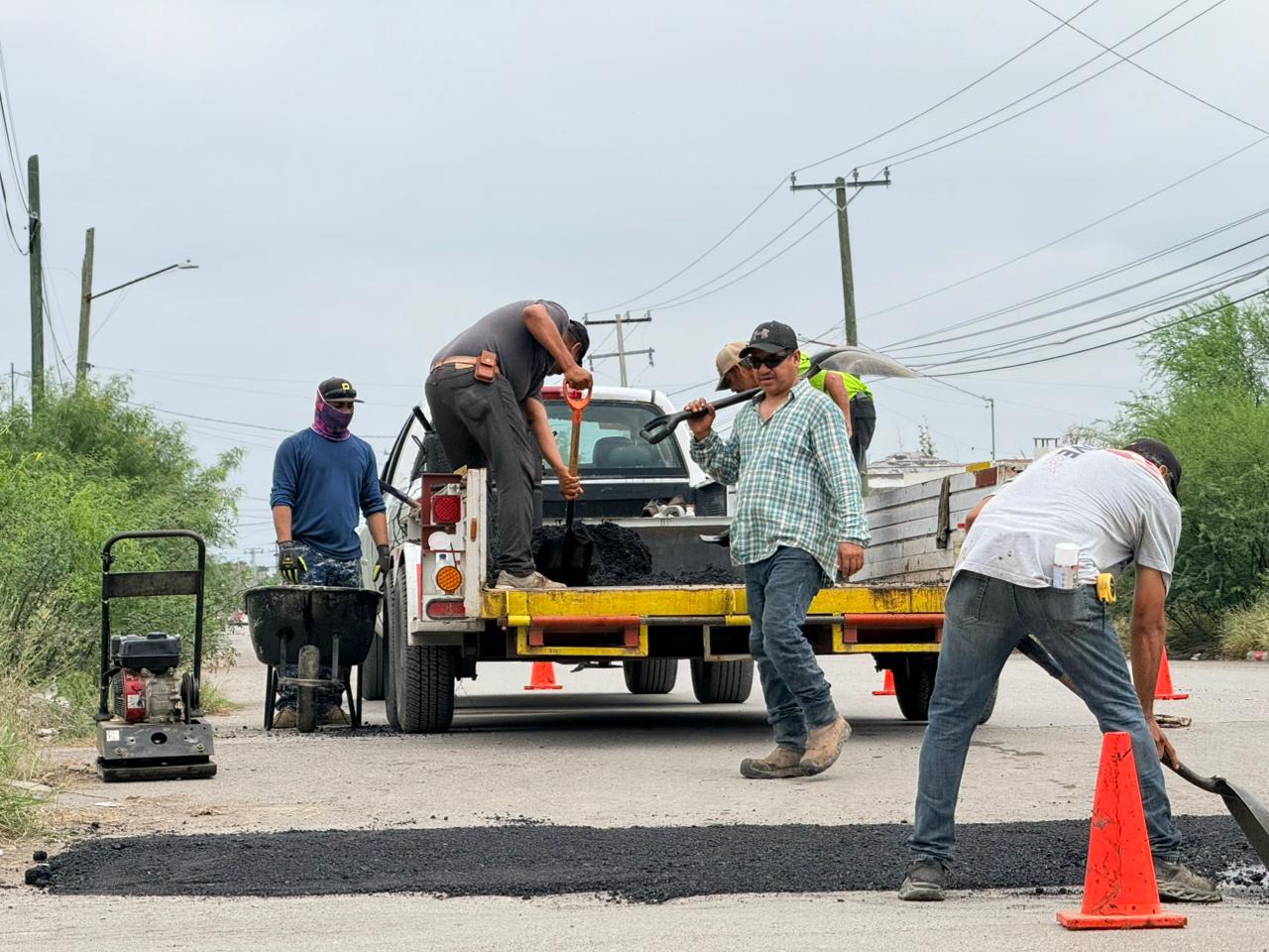 Fortalece Chano bacheo tras daños causados por las lluvias en Sabinas